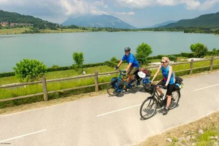 location vélo électrique sur la via Rhôna et parcours à thème